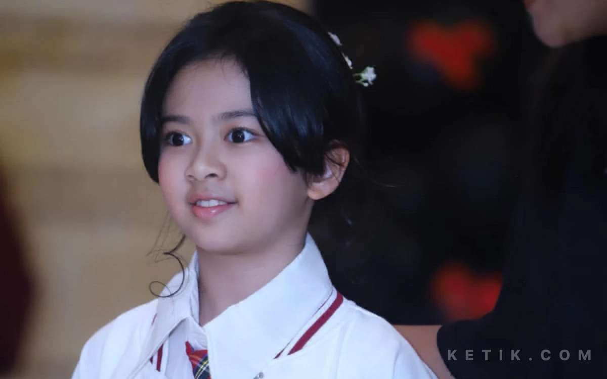 Foto Putri Alya Sidik penulis tiga buah buku dalam bahasa Inggris, yang diberi label serial Diary of Alya (Foto: Surya Irawan/Ketik.com)