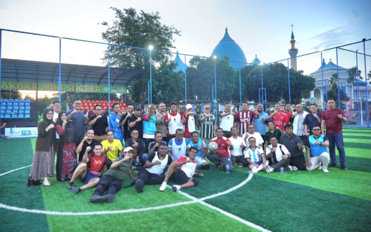 Thumbnail Berita - Fasilitas Mini Soccer Masjid Al-Akbar Dipuji KPU RI