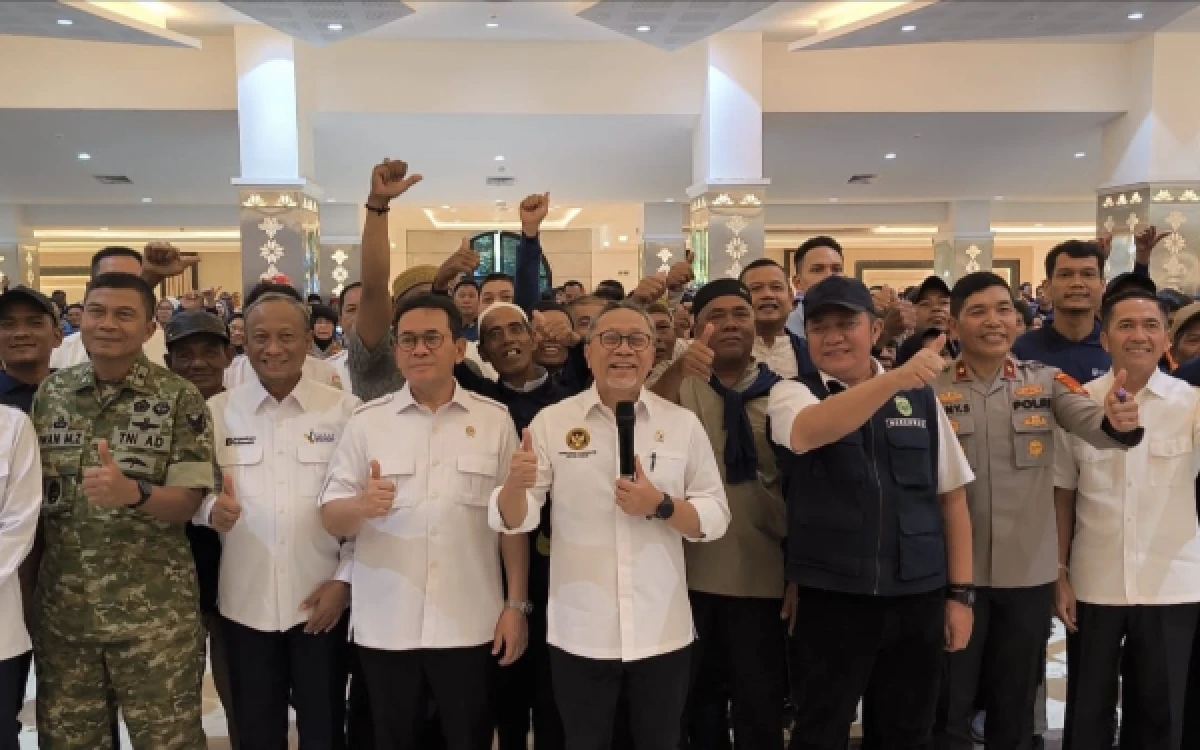 Thumbnail Berita - Petani Sumsel Sumringah, Menko Pangan Umumkan Diskon Pupuk 20 di Palembang
