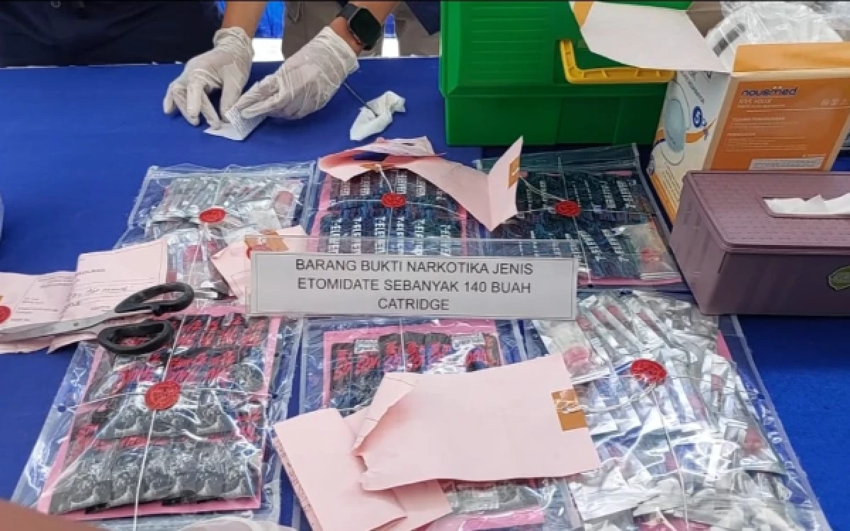 Foto Barang bukti puluhan kilogram narkotika hasil pengungkapan jaringan narkoba di halaman Kantor BNNP Sumsel, Kamis 17 September 2026. (Foto : Yola/Ketik.com)
