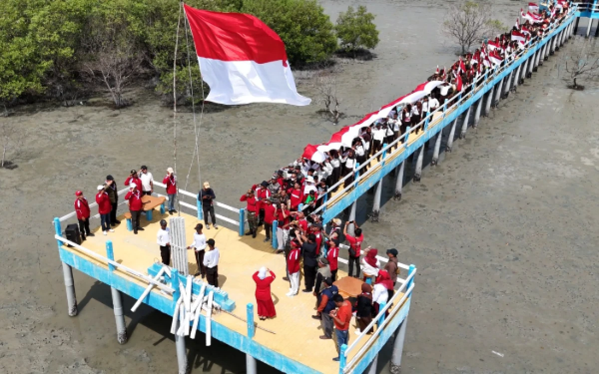 Thumbnail Berita - Wakil Bupati Asahan Kobarkan Semangat Merdeka melalui Kirab dan Pengibaran Bendera Merah Putih