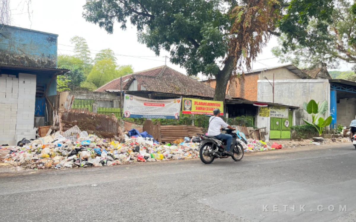 Thumbnail Berita - Dihantui Sampah Liar, DLH Kota Malang Cari Opsi TPS Pengganti di Muharto