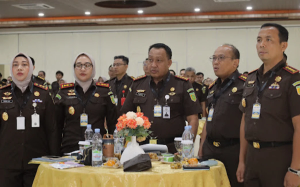Foto Kajari Kulon Progo Putri Ayu Wulandari (paling kiri), bersama para Kajari se-DIY saat pembukaan Rapat Kerja Wilayah Kejati DIY di Aula Kejati DIY, Jumat 28 Agustus 2026. (Foto: Kejari KP for Ketik.com)