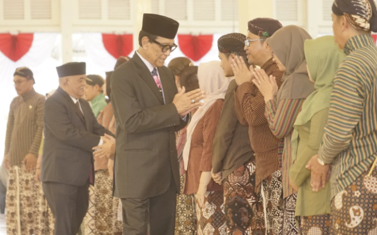 Thumbnail Berita - Kursi Bukan Ukuran: Pesan Tegas Sri Sultan HB X untuk 9 Pejabat Baru Pemda DIY