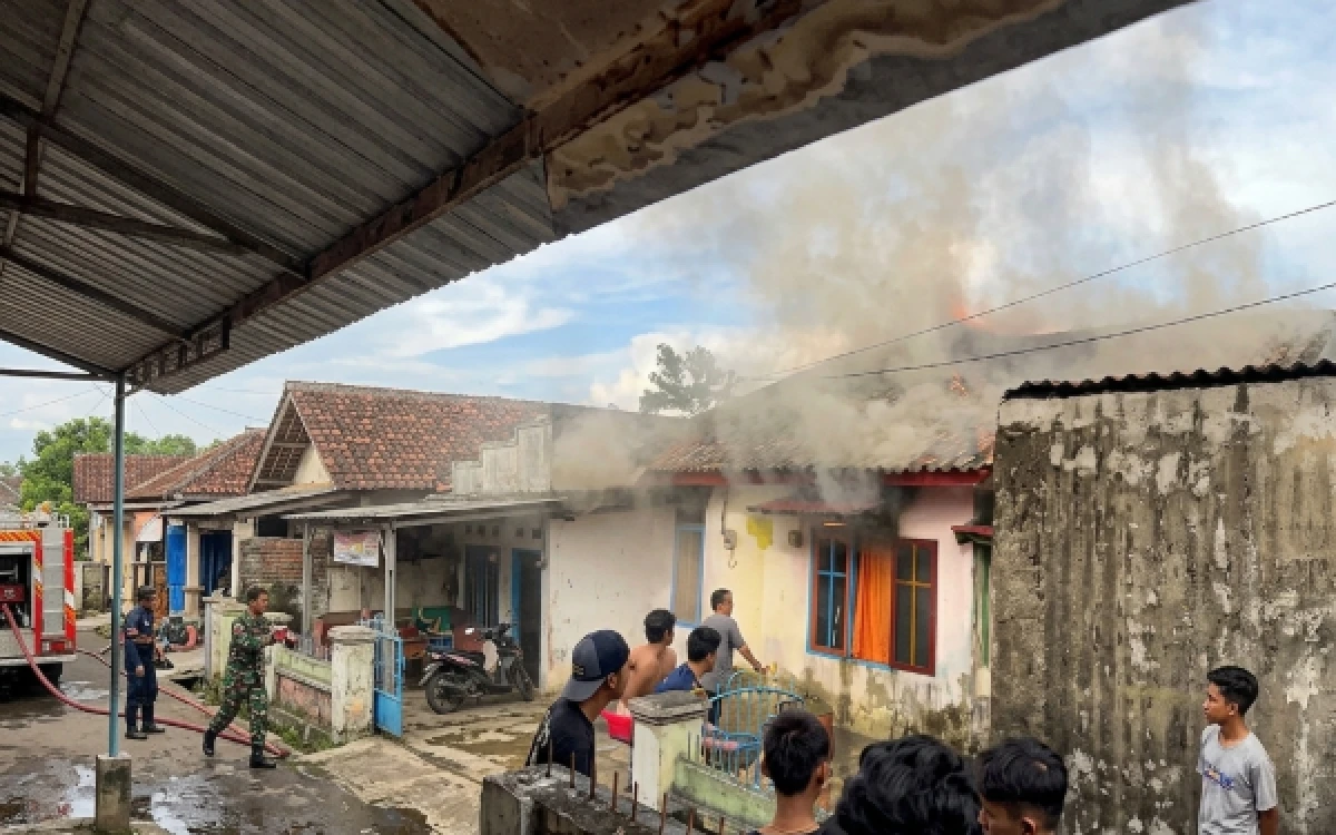 Thumbnail Berita - Kebakaran Rumah di Gandus Palembang: Ditinggal Orang Tua Bekerja, Tiga Anak Jadi Korban