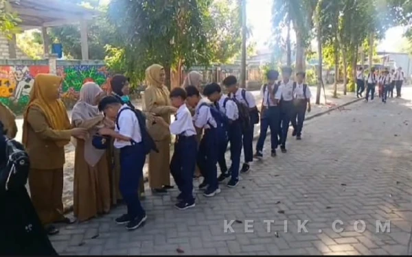 Thumbnail Berita - [FOTO]  Momen Hari Pertama MPLS 2026 di UPTD SMPN 4 Sampang