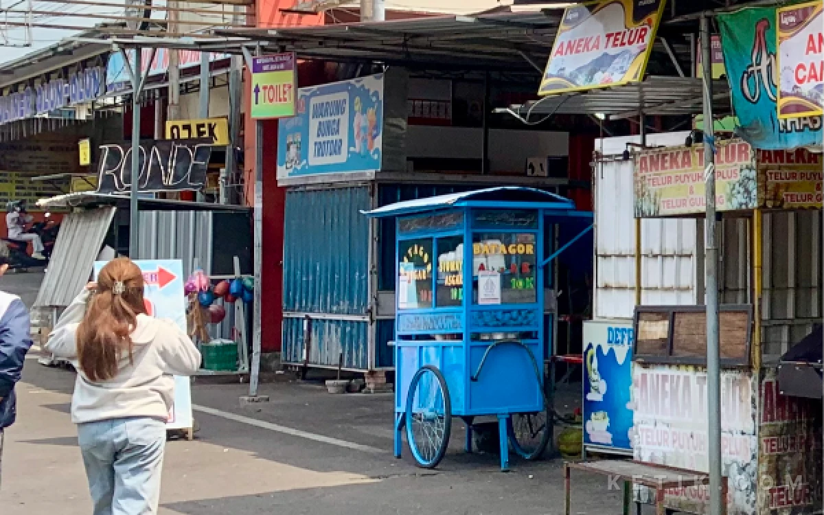Thumbnail Berita - Viral di Threads, Wisatawan Soroti Dugaan Penjual Ronde di Alun-Alun Batu Tak Higienis