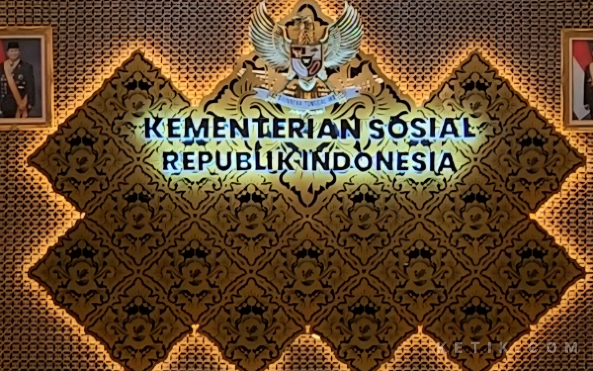 Thumbnail Berita - Imbas Polemik Sepatu Murid Sekolah Rakyat, Gus Ipul Bebas Tugaskan 2 Pejabat Kemensos
