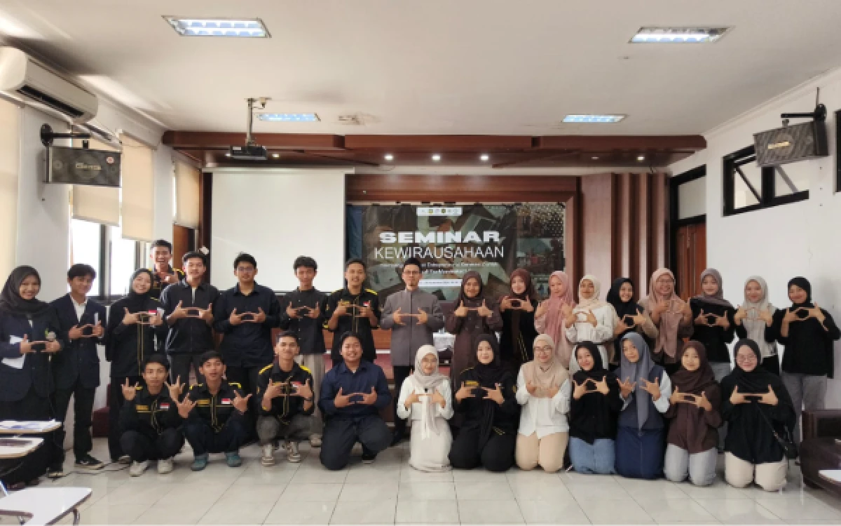 Thumbnail Berita - Asah Jiwa Entrepreneurship, HMPS HES Fakultas Syariah UIN Malang Bekali Generasi Z Hadapi Era Society 5.0