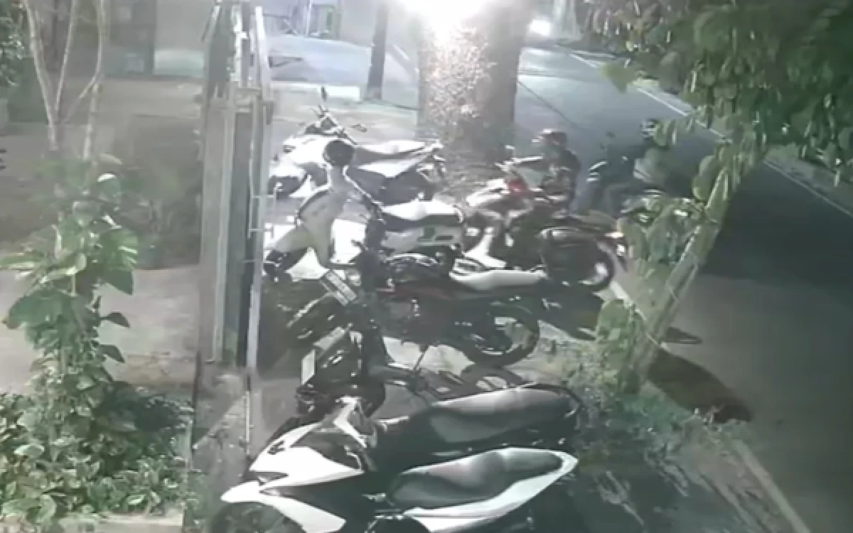 Thumbnail Berita - Hanya Dalam Hitungan Detik, Motor Pemuda di Kota Malang Raib Digasak Maling