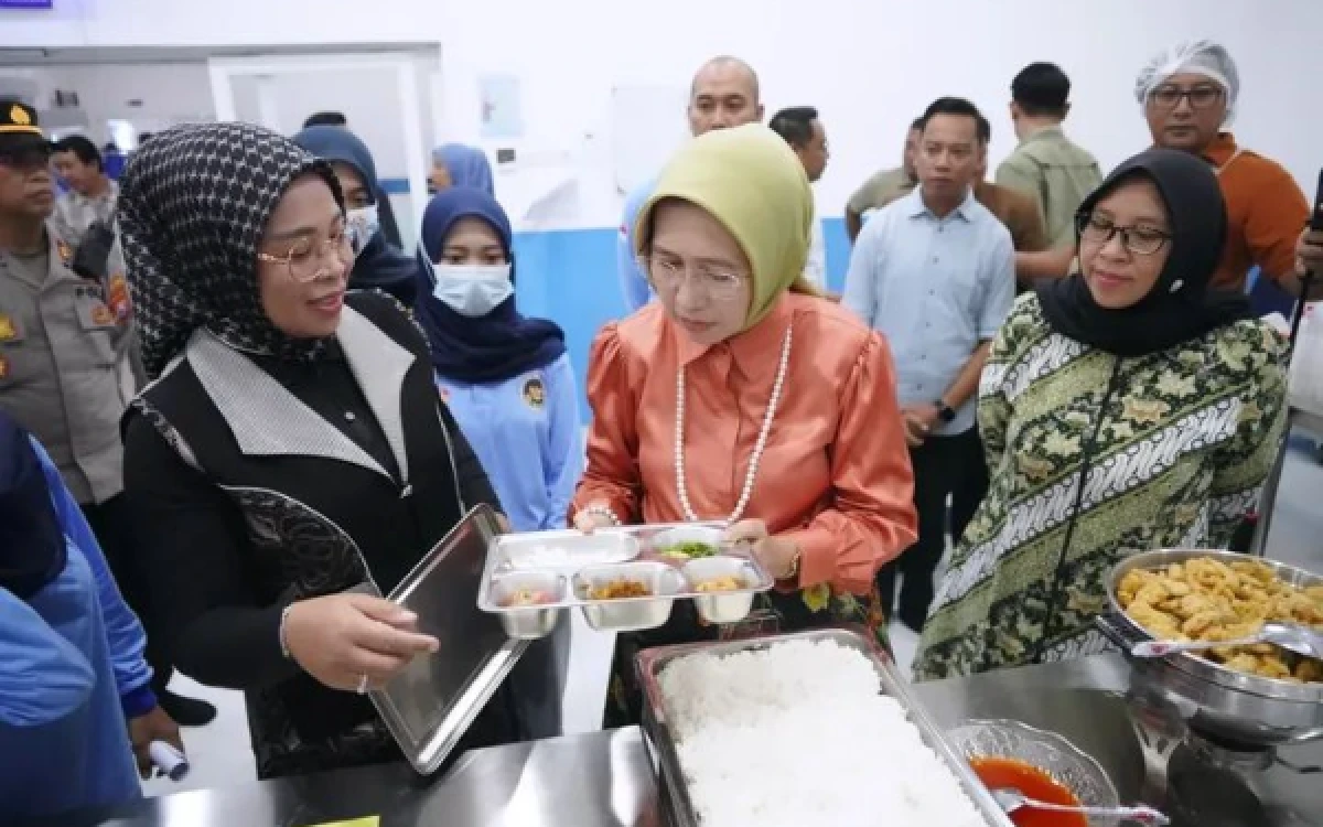 Thumbnail Berita - Bersama Bupati Ketua DPRD Lumajang Hadiri Pembukaan SPPG