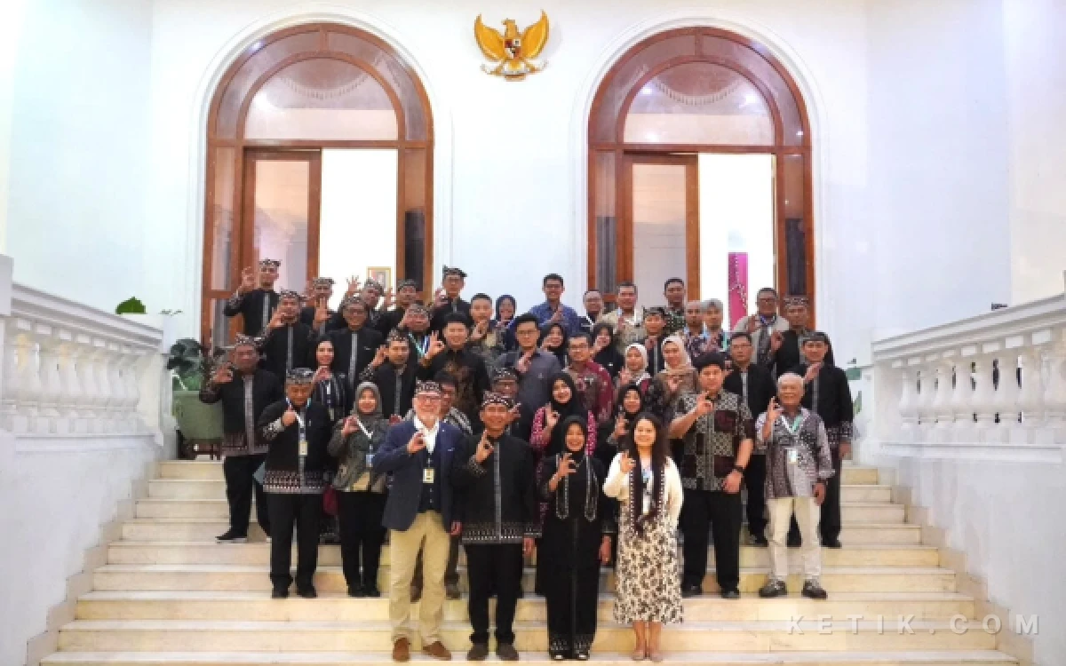 Thumbnail Berita - Validasi UNESCO Global Geopark Bojonegoro Dimulai, Dua Asesor Internasional Tinjau Geosite hingga Situs Budaya