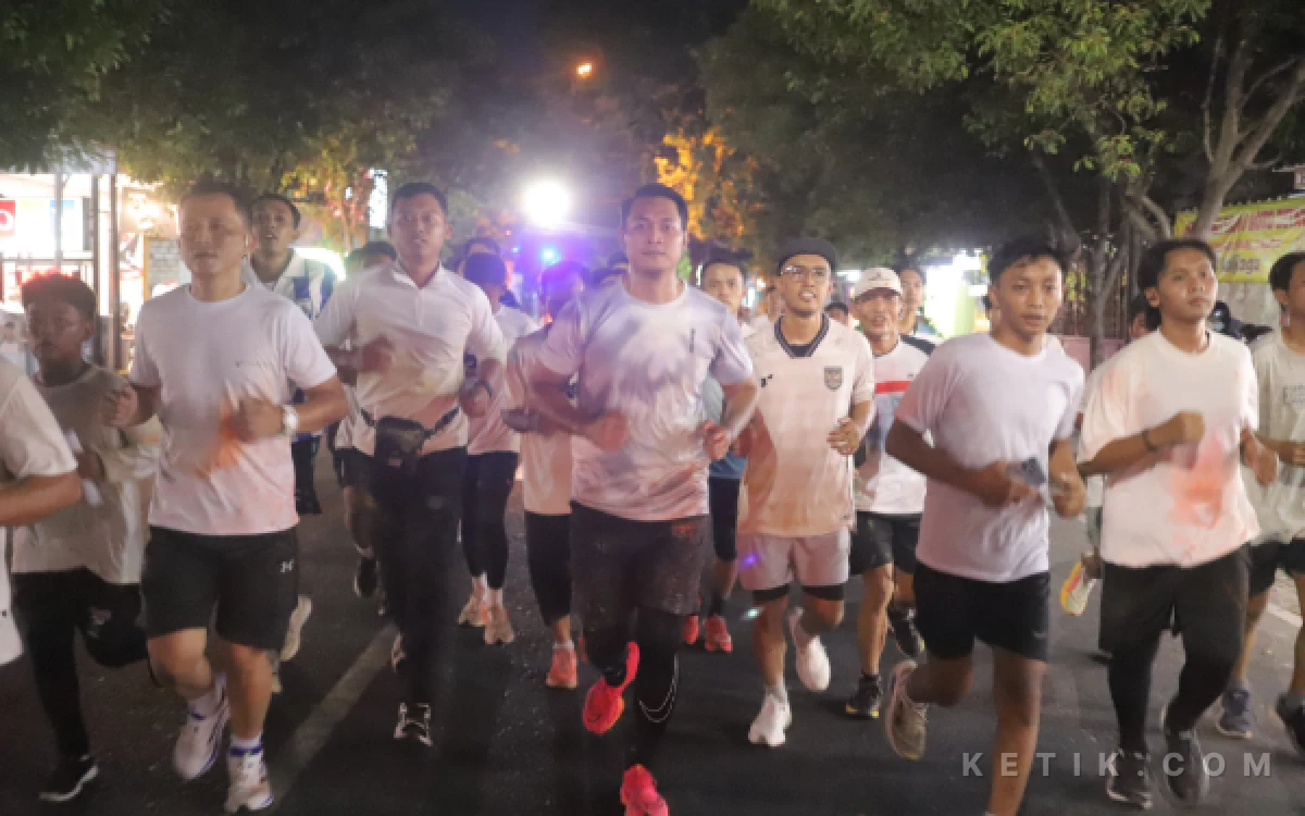 Thumbnail Berita - Lari Tanpa Sekat, Cara Mas Lindra Bangun Kedekatan Humanis dengan Warga Tuban Lewat SeduruRUN  2026