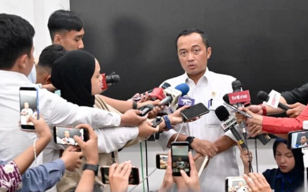 Thumbnail Berita - Korupsi Jadi Musuh Utama! Istana Tegaskan Presiden Prabowo Awasi Langsung Jalannya Program Strategis Nasional