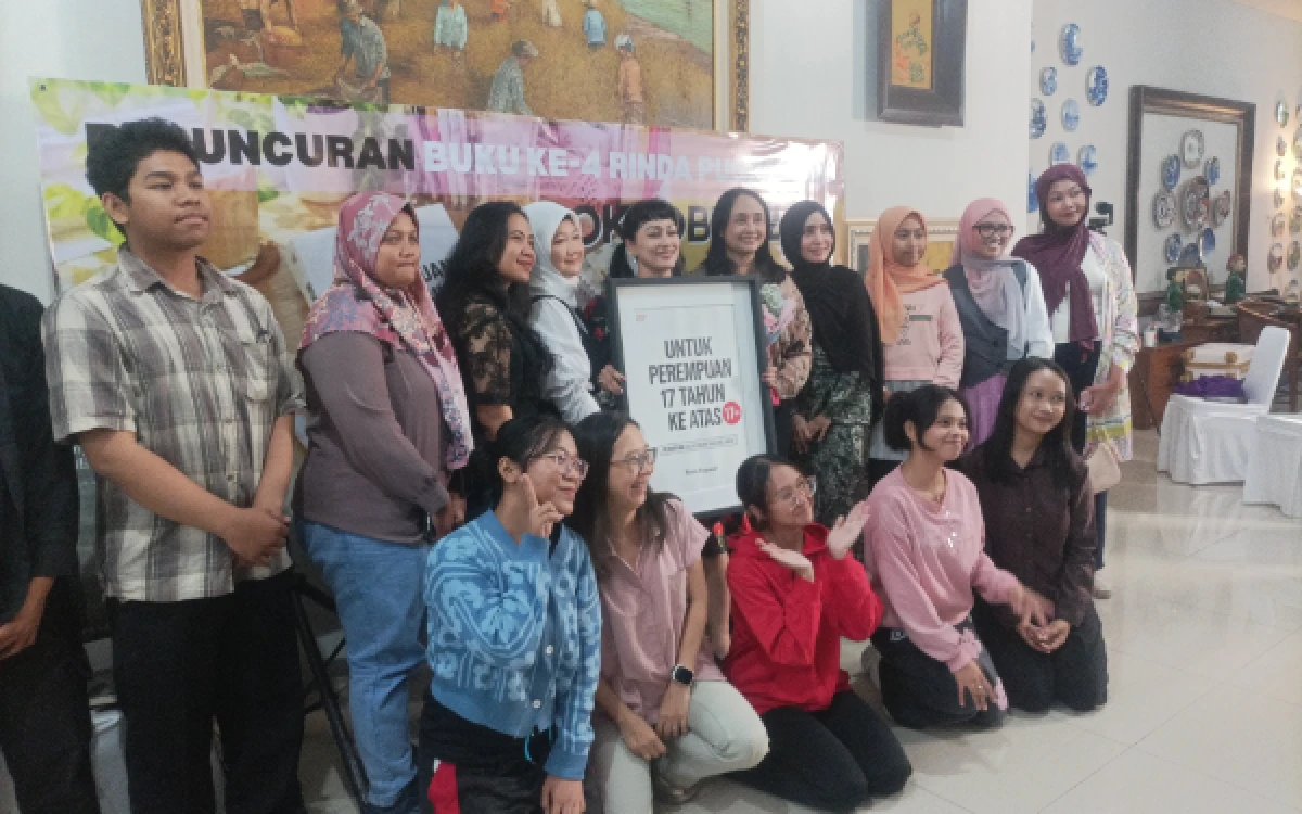 Thumbnail Berita - Penulis Asal Malang Luncurkan Novel "Untuk Perempuan 17 Tahun ke Atas", Angkat Isu Kesadaran Diri dan Memahami Pilihan Hidup