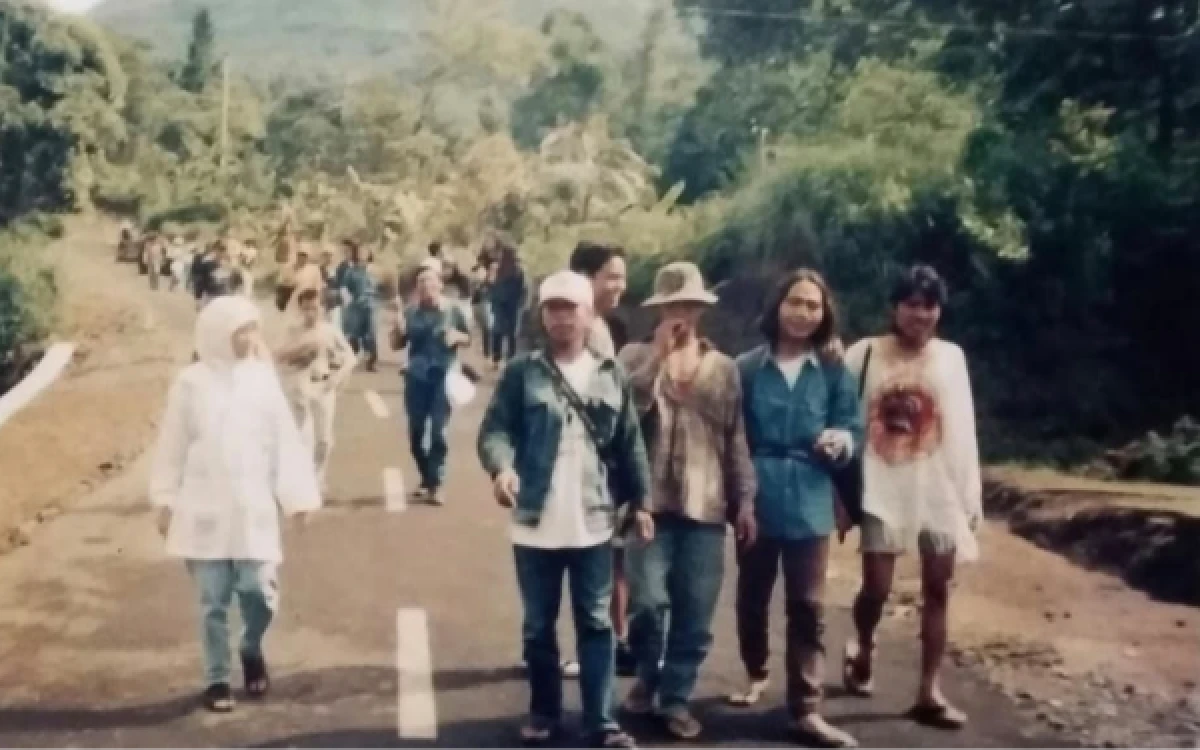 Thumbnail Berita - Saat Jejak Sepatu Pendaki dan Keramahan Mbah Maridjan Menghidupkan Lereng Selatan Merapi