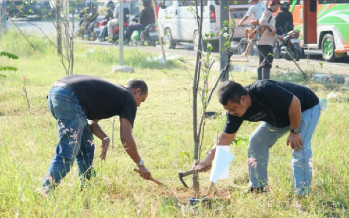 Thumbnail Berita - Gencarkan Jumat Bersih, Pemkab Pemalang Percantik Kawasan Kota