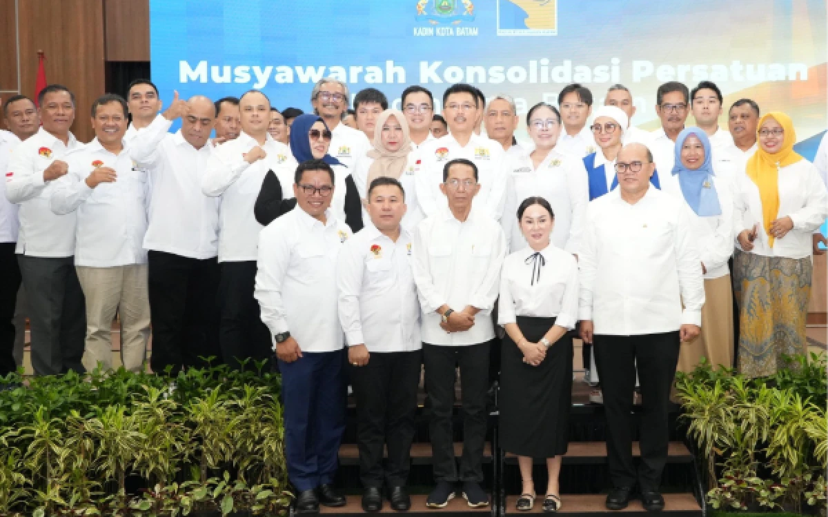 Thumbnail Berita - Apresiasi Konsolidasi Kadin Batam, Amsakar Achmad Optimis Ekonomi Triwulan I Tembus 7 Persen