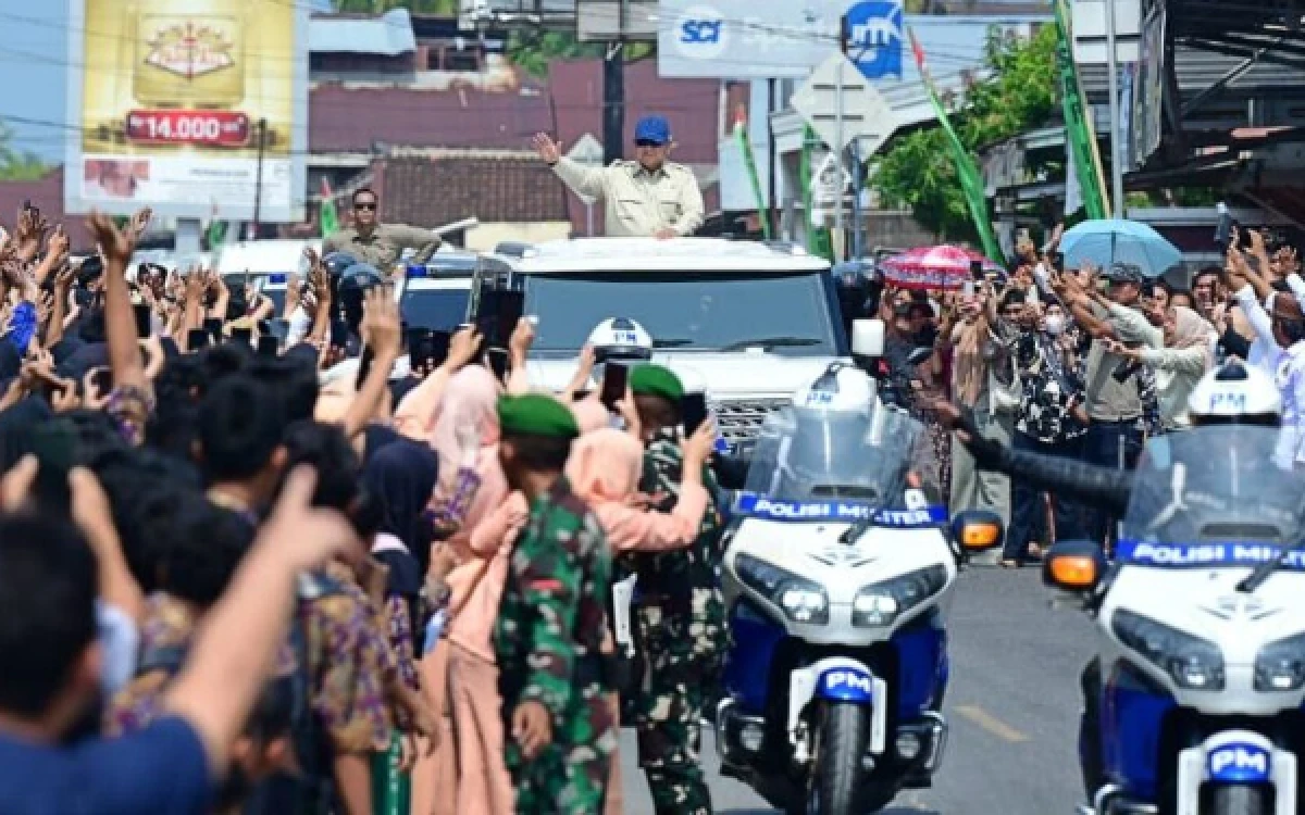 Thumbnail Berita - Warga Pesisir Barat Sambut Meriah Kunjungan Presiden Prabowo di Lampung