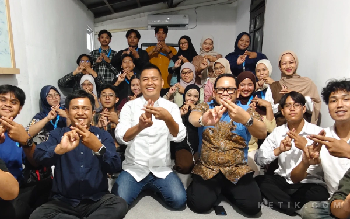Thumbnail Berita - Berkunjung ke Kantor Ketik Surabaya, Kepala Perwakilan UNICEF Jawa Arie Rukmantara Beri Motivasi