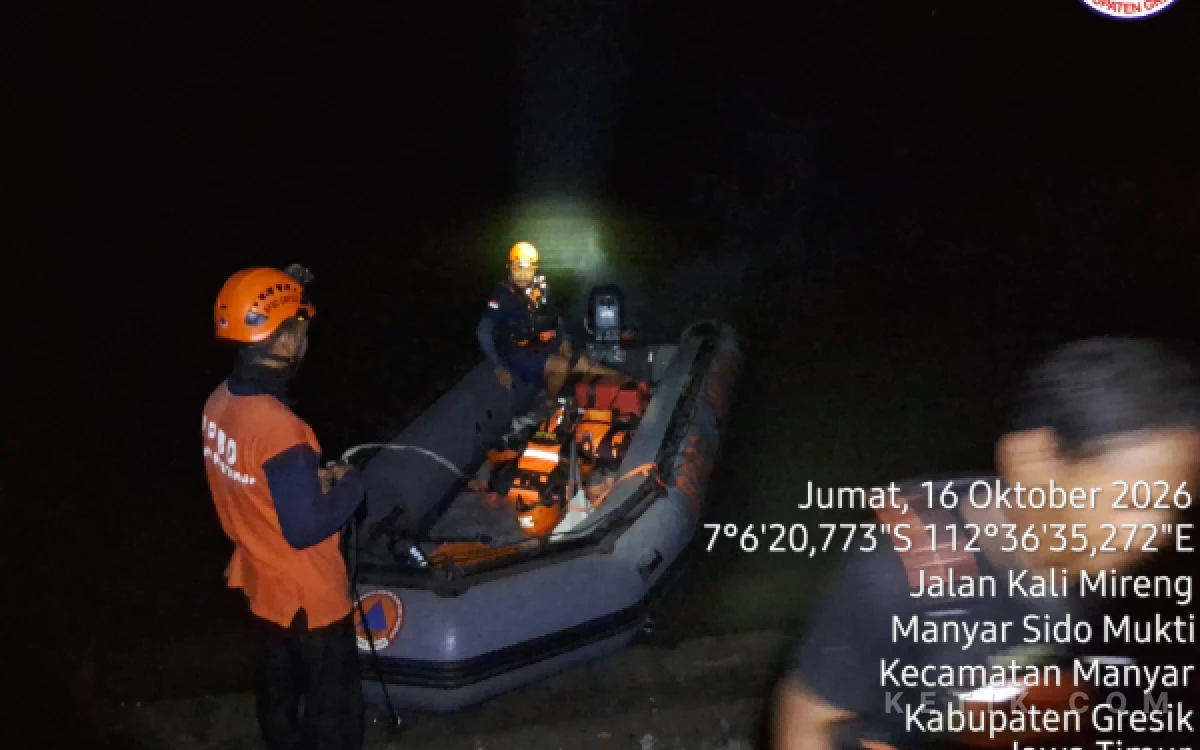 Foto Tim SAR Saat Pencarian Pemuda Yang Diduga Tenggelam di Kalimireng Gresik, Jumat, 16 Oktober 2026 (Foto: Daniel Andayawan/Ketik.com)