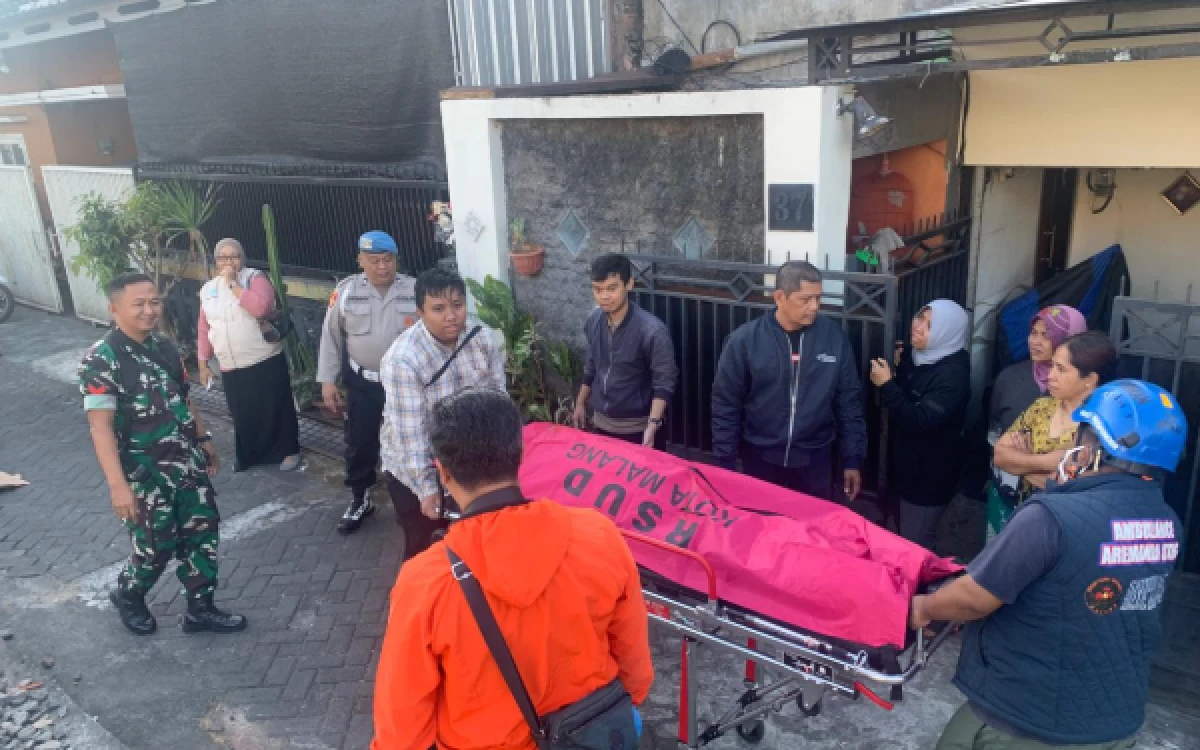 Thumbnail Berita - Sengaja Rebahkan Diri di Rel, Pria Lansia di Kota Malang Tewas Tertabrak Kereta Api