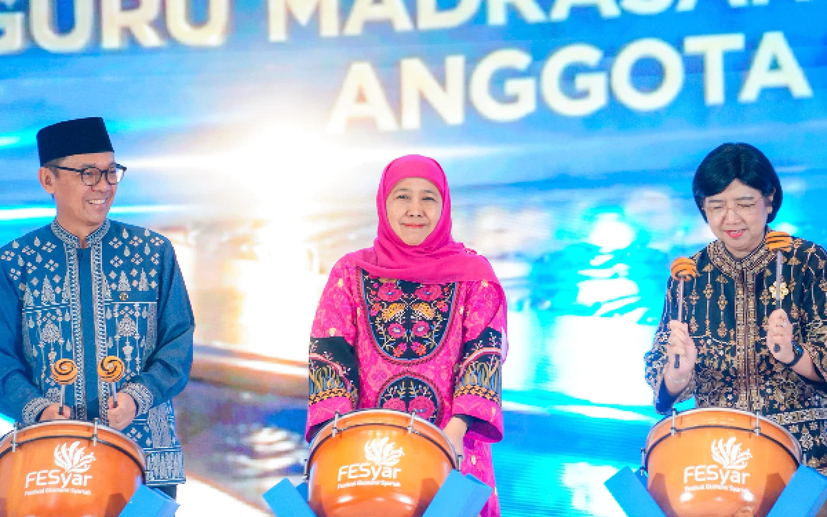 Thumbnail Berita - Perkuat Ekosistem Industri Halal, Gubernur Khofifah Dampingi Gubernur BI Buka FESyar Jawa 2026