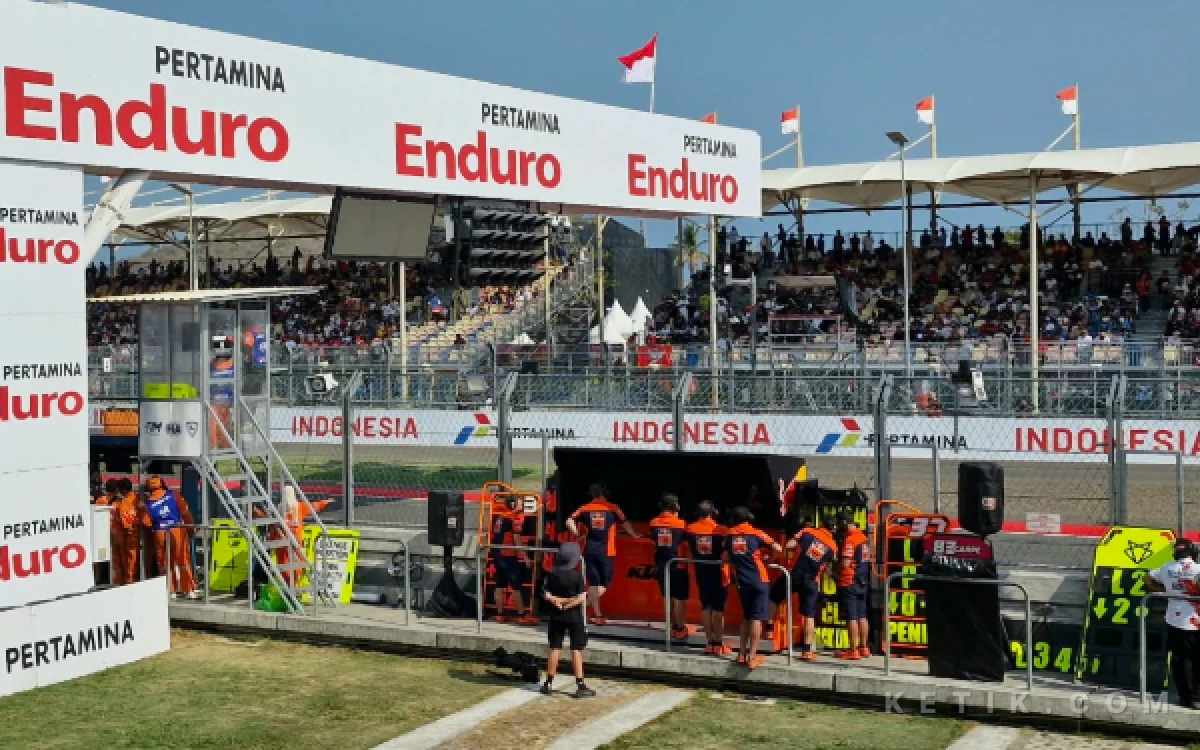 Thumbnail Berita - MotoGP Mandalika 2026 Tembus Rekor Baru 157 Ribu Penonton!