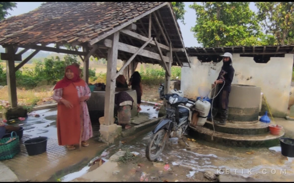 Thumbnail Berita - DPRD Dinilai Hilang Empati, Warga Kumpulrejo Bangilan Tuban Terjerat Kekeringan Ekstrem hingga Beli Air Bersih