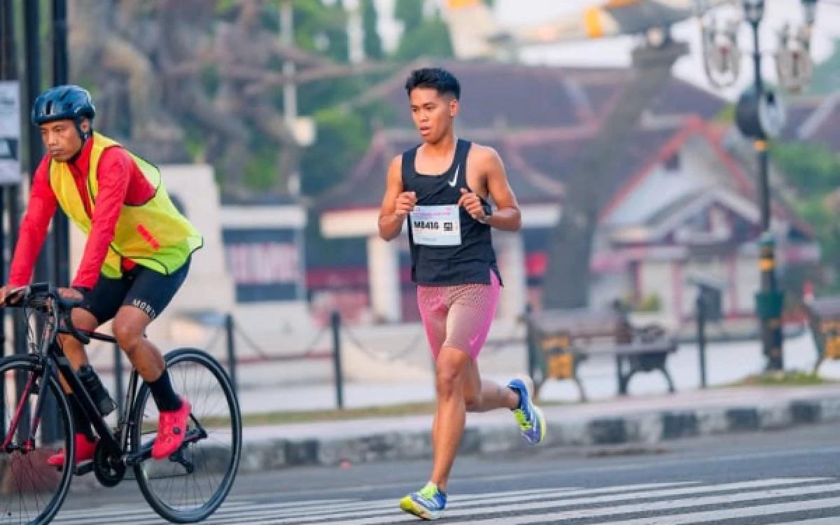 Thumbnail Berita - Bripda Ali Topan Harumkan Nama Polresta Malang Kota di Bhayangkara Run Blitar 2026