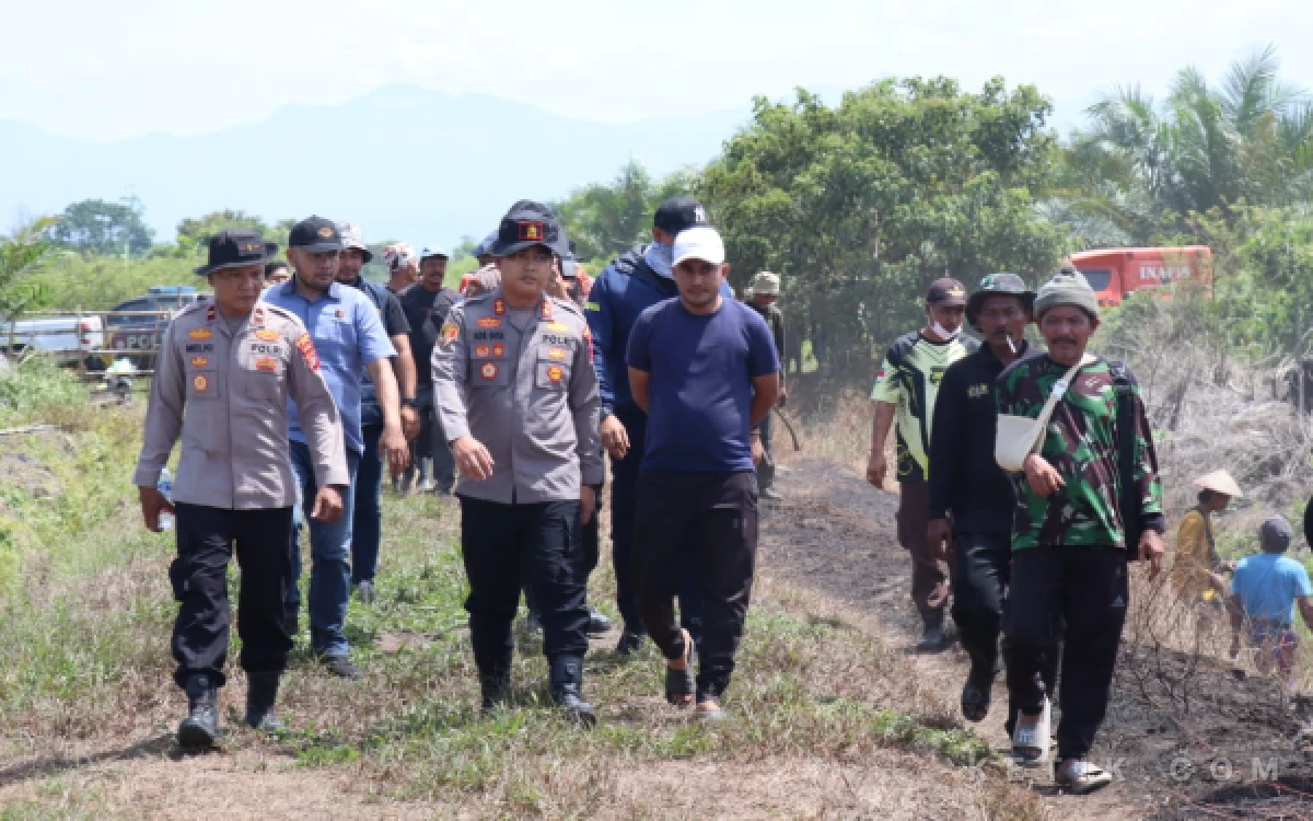 Thumbnail Berita - Tinjau Lokasi Karhutla di Babahrot, Kapolres Abdya Ajak Warga Tak Bakar Lahan