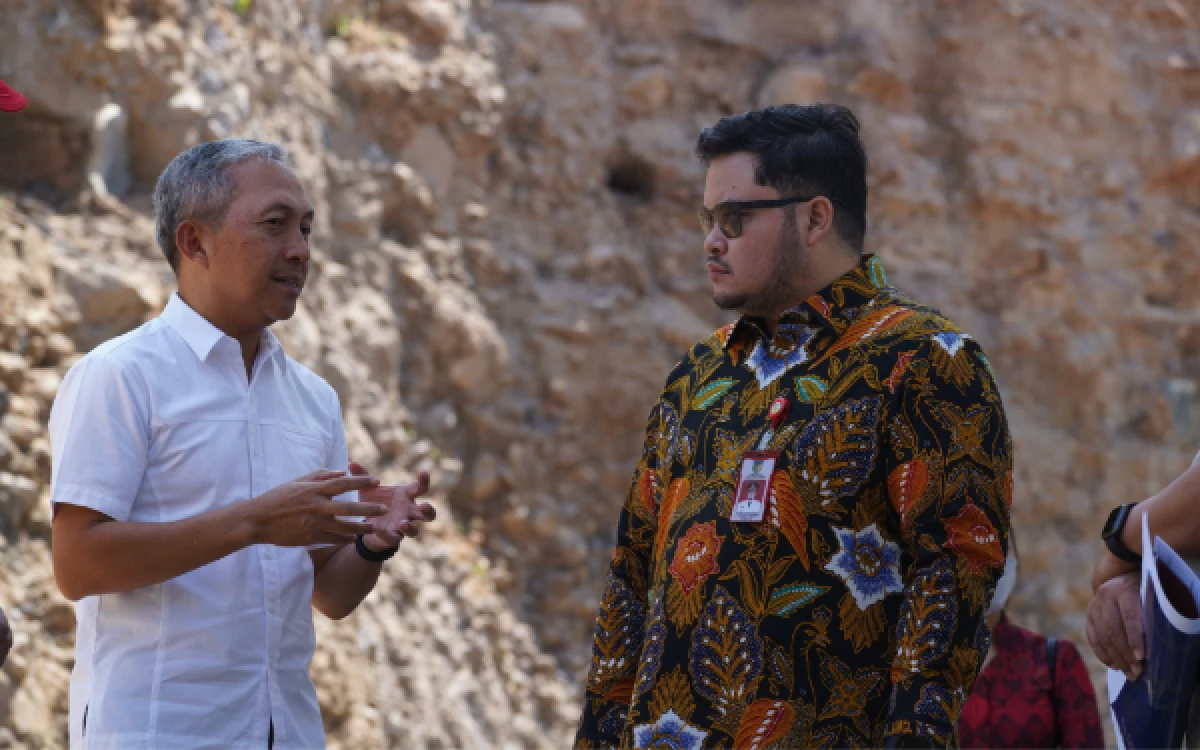 Thumbnail Berita - Mas Dhito Tinjau Lahan Calon Lokasi Pembangunan Hotel Haji di Kediri