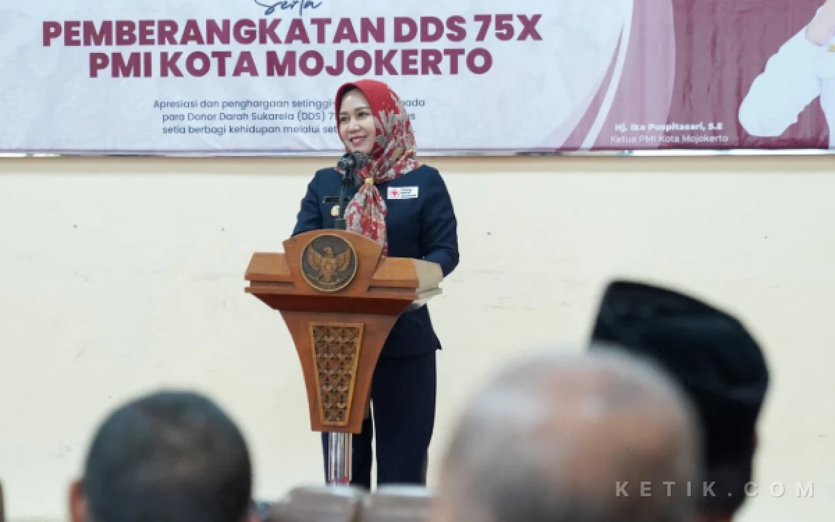 Foto Wali Kota Mojokerto ning ita beri sambutan dalam acara Peringatan HUT ke-81 PMI (foto :humas pemkot mojokerto/ ketik.com)