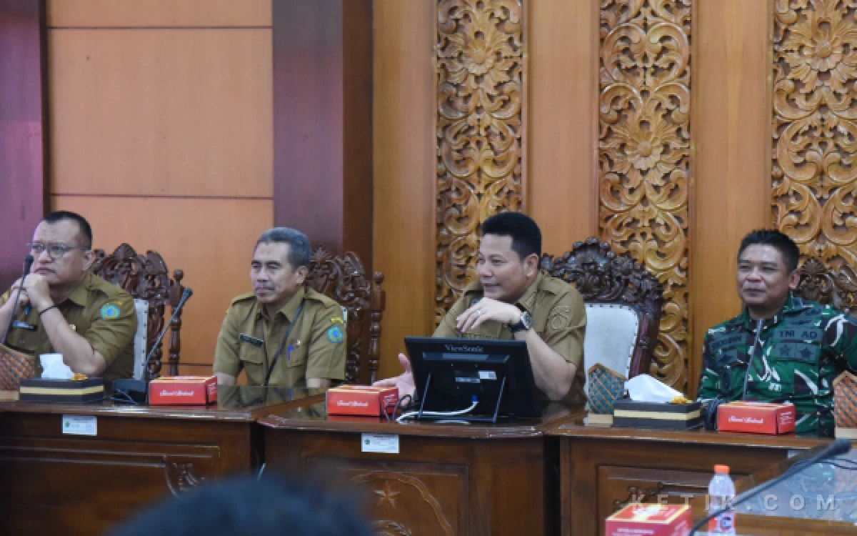 Thumbnail Berita - Koperasi Merah Putih Desa Ngingas Terkendala Jalan, Bupati Subandi Ajak Pengembang Perum Delta Sari Bantu Akses