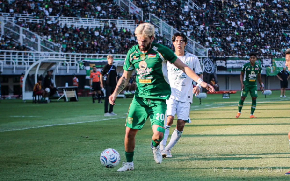 Thumbnail Berita - Persebaya Imbang 2-2 Lawan PSS, Bernardo Tavares: Seharusnya Kami Menang!