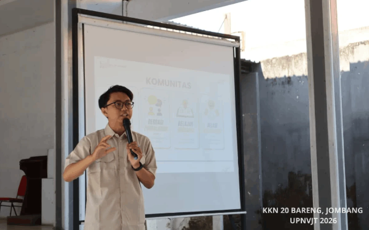 Thumbnail Berita - Mahasiswa KKN UPN "Veteran" Jatim Perkuat Branding UMKM Desa Bareng, Dukung Pertumbuhan Ekonomi