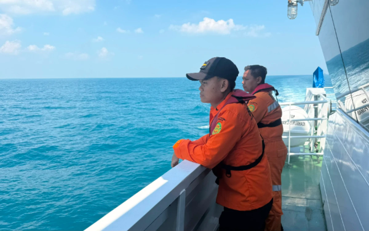 Thumbnail Berita - SAR Surabaya Kerahkan Kapal SAR Permadi dan Helikopter, Cari Lokasi KMP Mutiara Sentosa II