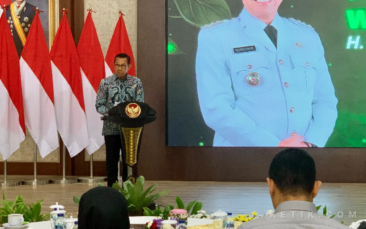 Thumbnail Berita - Wali Kota Batu Cak Nur Padukan Sektor Tani dan Wisata demi Identitas 'Kota Bernuansa Desa'