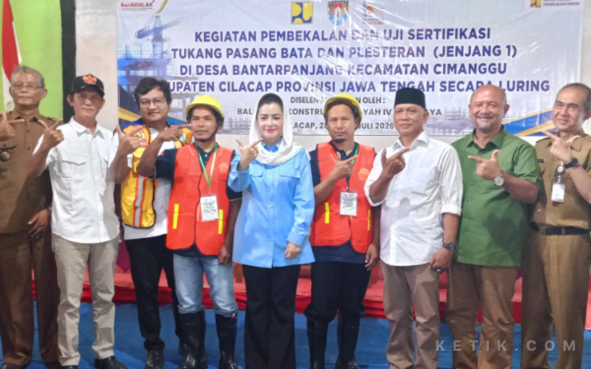 Thumbnail Berita - Anggota DPR RI Novita Wijayanti Gandeng Kementerian PU Cetak Tukang Bersertifikat di Cilacap