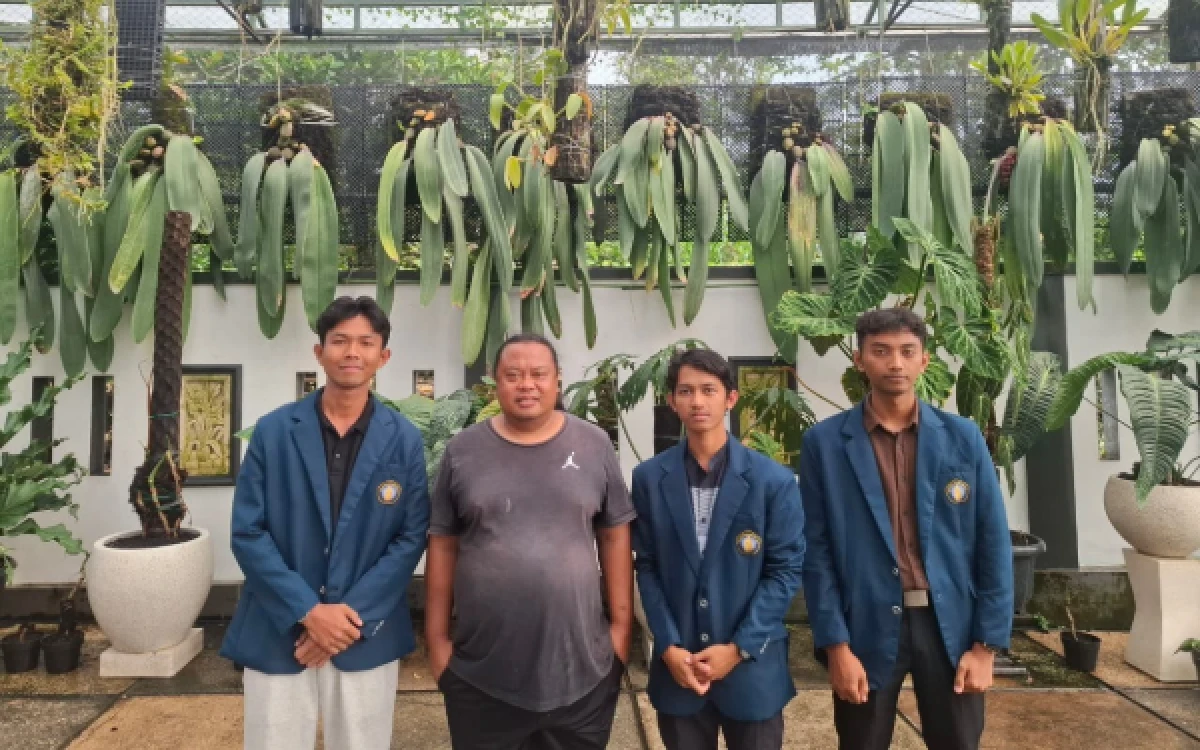 Thumbnail Berita - Mahasiswa MBKM UB Kediri Perkuat Kompetensi Agribisnis Melalui Magang di DD Orchid Nursery Batu