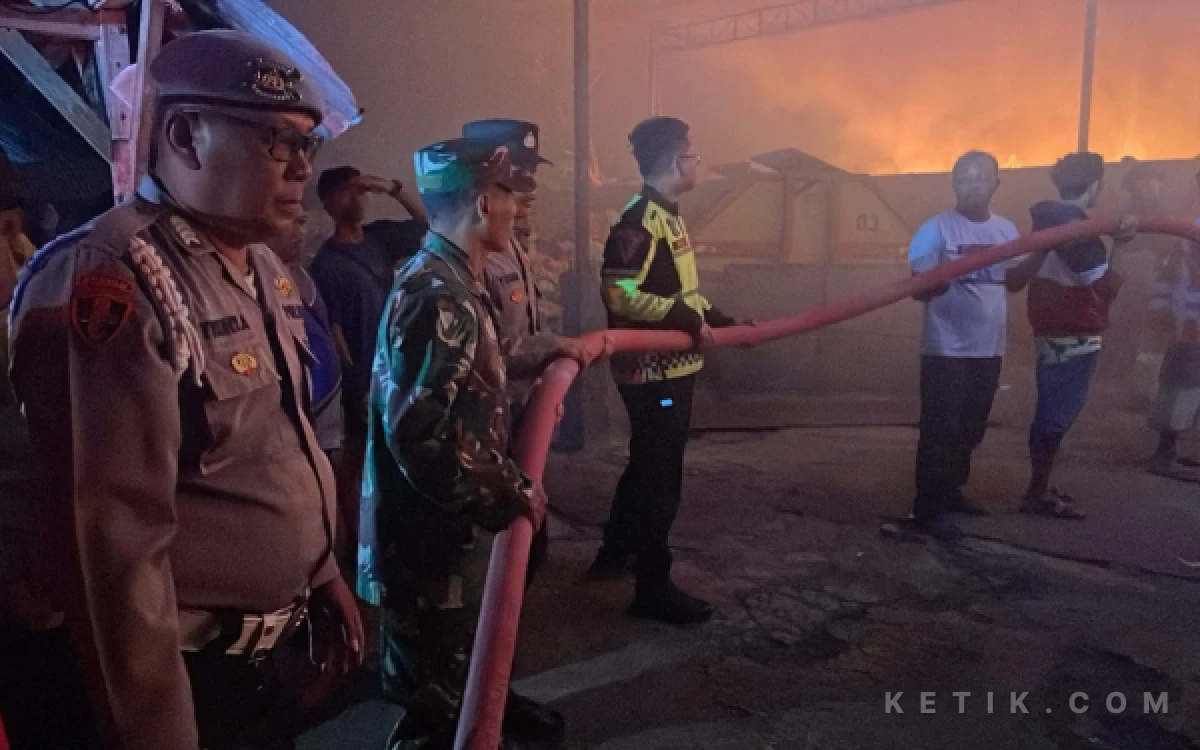 Thumbnail Berita - Kebakaran Melanda Pasar Turen Kabupaten Malang, Polisi Selidiki Penyebabnya