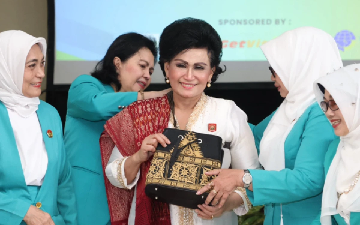 Thumbnail Berita - Kiprah Nannie Hadi Tjahjanto, Dari Pemimpin Dharma Pertiwi hingga Nakhodai Kowani