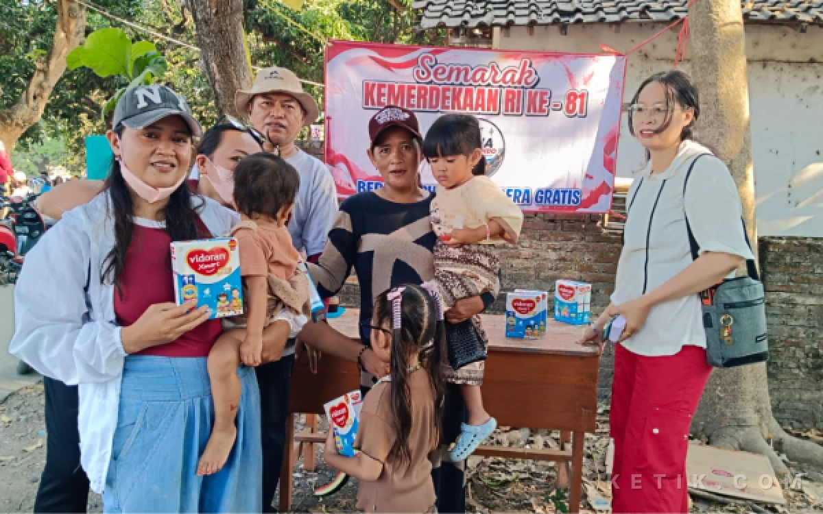 Thumbnail Berita - Tim Sigap Sejahtera dan Graop Pena Situbondo Bagikan Susu Formula Gratis