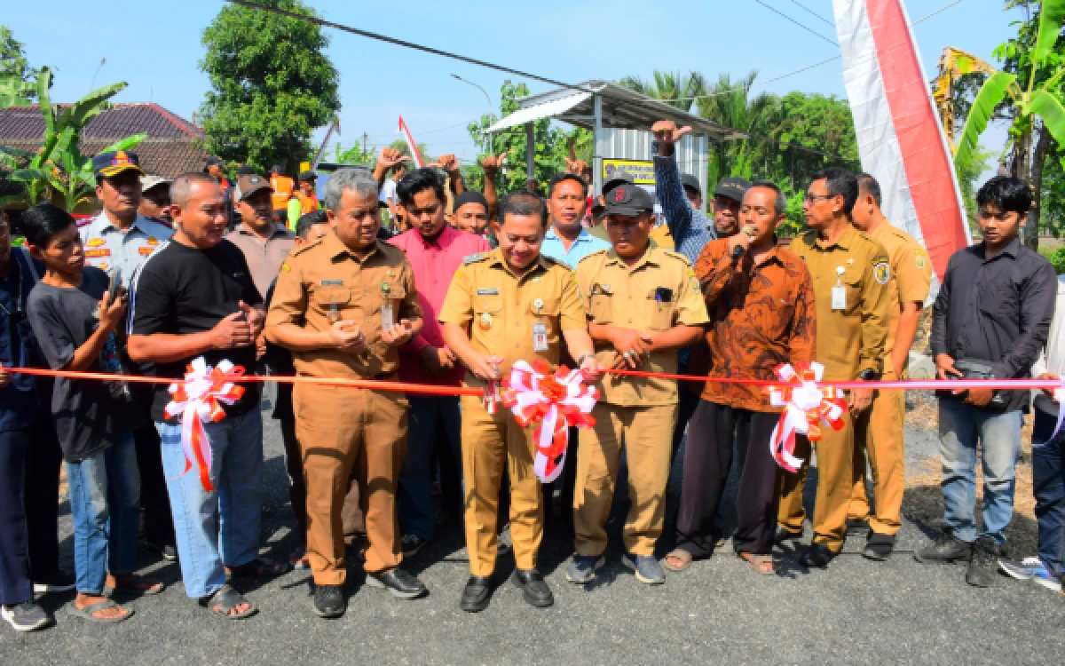 Thumbnail Berita - Pintu Perlintasan Kereta JPL 126 Tengengwetan Resmi Dibuka, Plt Bupati Pekalongan Ajak Warga Utamakan Keselamatan