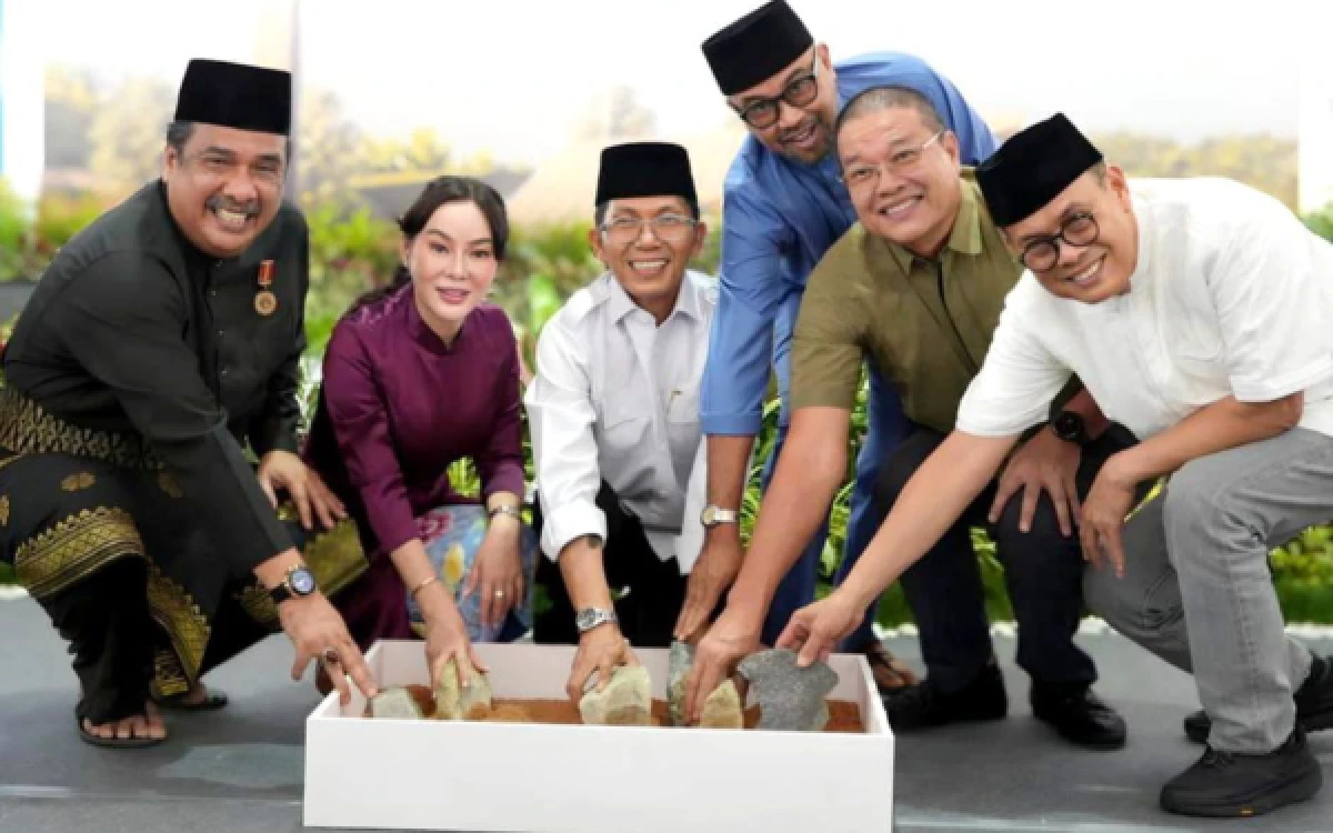 Thumbnail Berita - Tingkatkan Estetika, Kepala BP Batam Tata Bundaran Raja Ali Marhum Pulau Bayan Jadi Ikon Baru Kota