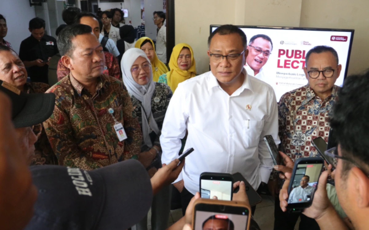 Thumbnail Berita - Menteri LH Canangkan Gerakan Taubat Ekologi Nasional di Kota Tegal, Target Tanam 2 Miliar Pohon