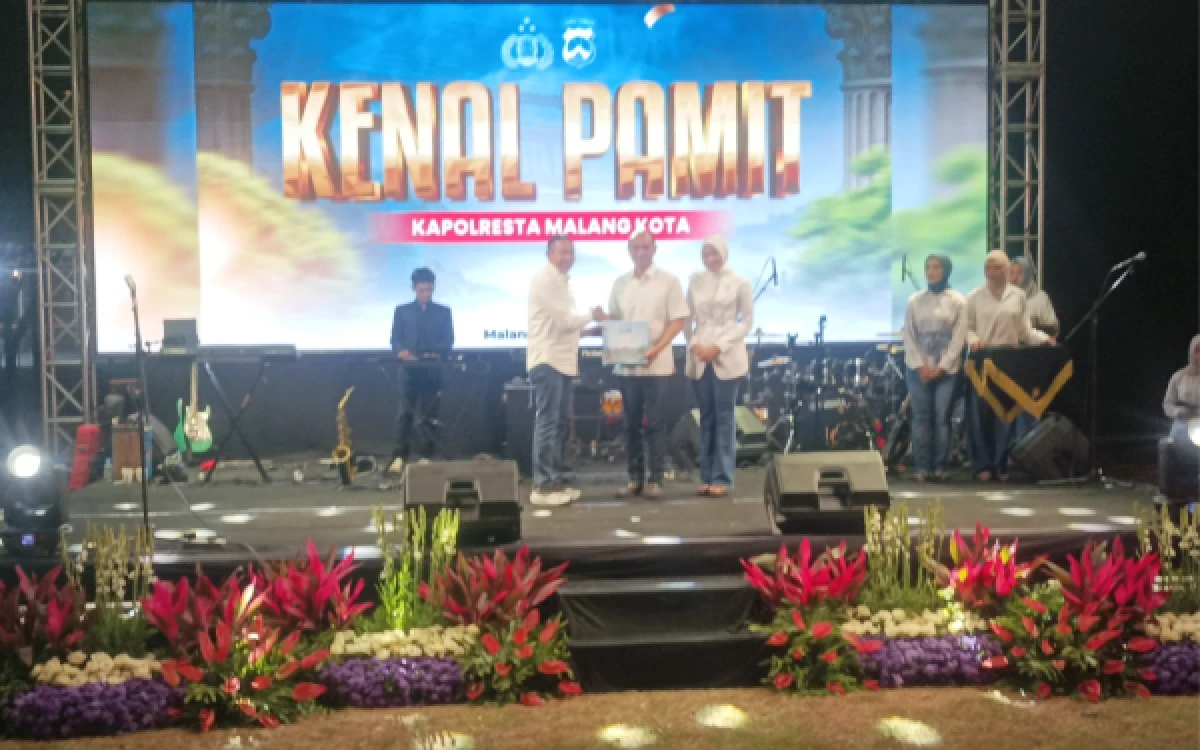 Thumbnail Berita - Kombes Pol Putu Kholis Tinggalkan Kota Malang, Kenangan Guyub Warga Bumi Arema Jadi Pesan Terakhirnya