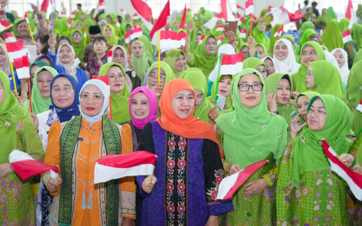 Thumbnail Berita - Gaungkan Seruan Perdamaian di Peringatan Harlah ke-80 Muslimat NU di Kalbar, Khofifah Tegaskan Semangat Teduhkan Peradaban dan Rawat Persaudaraan