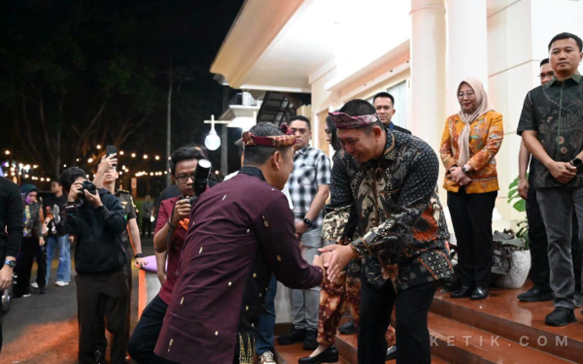 Thumbnail Berita - Perkuat Sinergi Jaga Kamtibmas, Wako Sambut Hangat Kunker Kapolda Sumsel