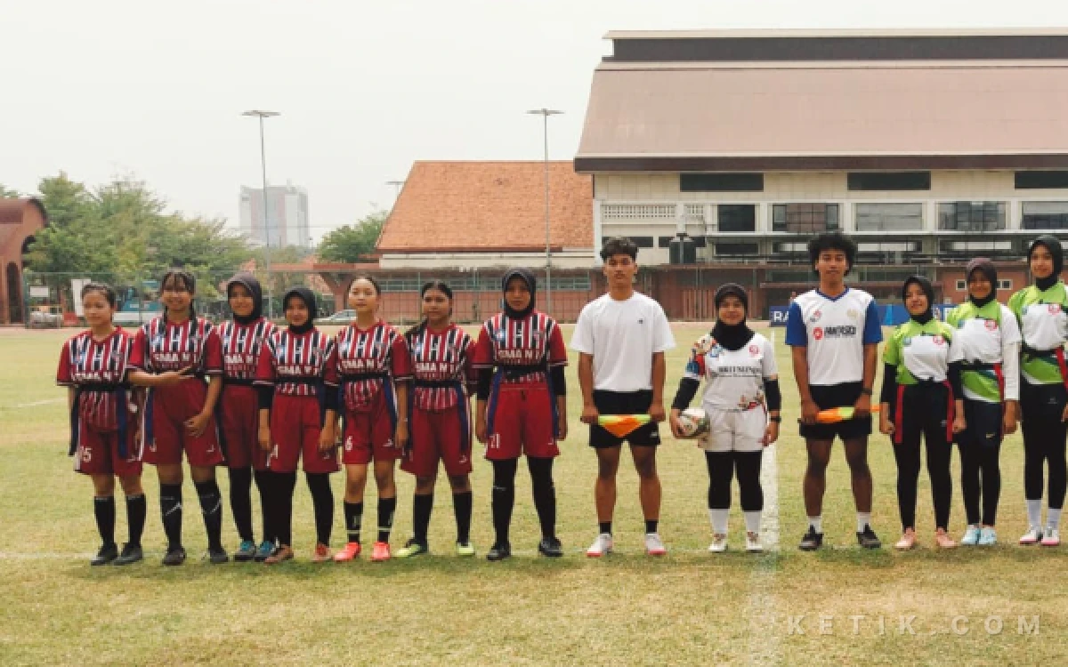 Foto Tim SMT Bojonegoro VS Tim Semanggi Malang foto bersama sebelum bertanding. (Foto :Sutejo Rc/ketik.com)